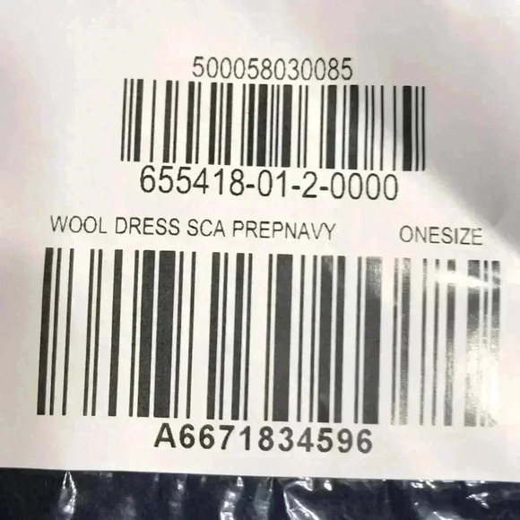 100% wool Banana Republic navy dress scarf - Picture 3 of 5